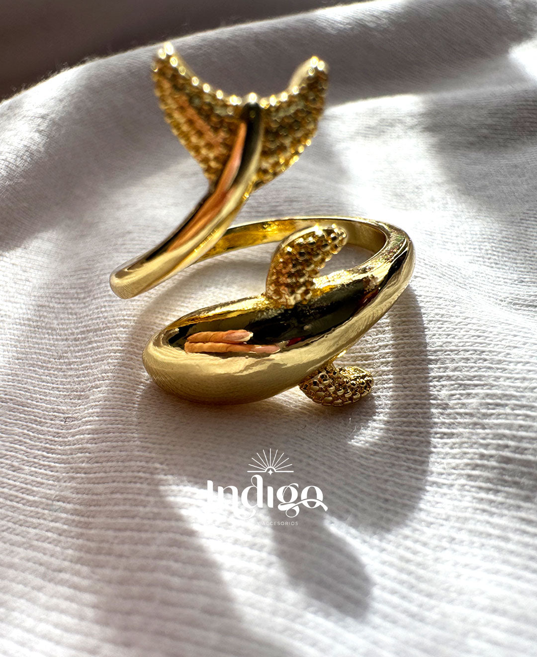 💎 Anillo en Forma de Ballena de Rodio Dorado