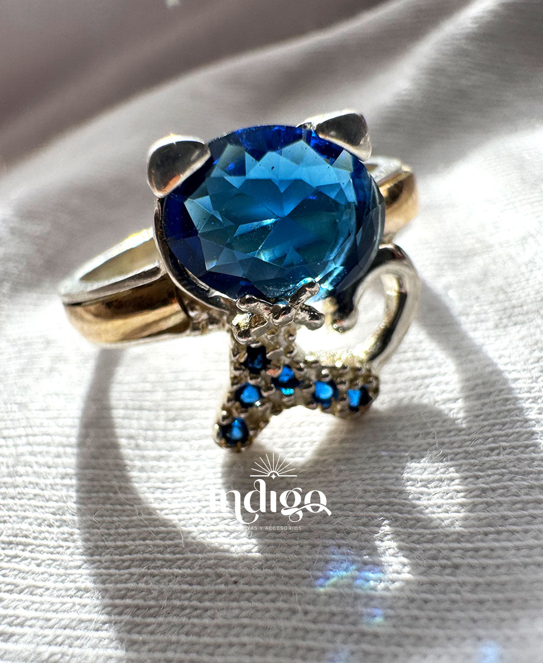 💎 Anillo en Plata con Cristal Azul Central