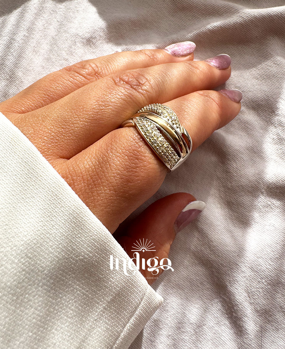 💎 Anillo en Plata con Diseño Entrelazado y Brillo Intenso