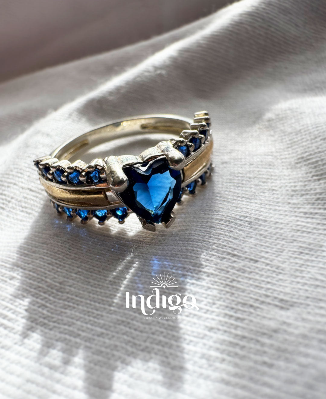 💎 Anillo en Plata con Cristal en Forma de Corazón