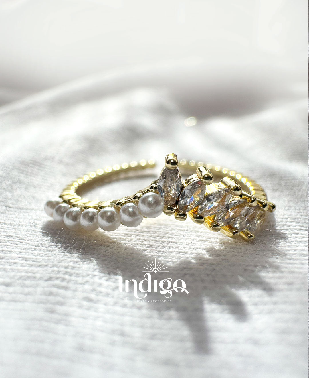👑 Anillo Dorado con Perlas