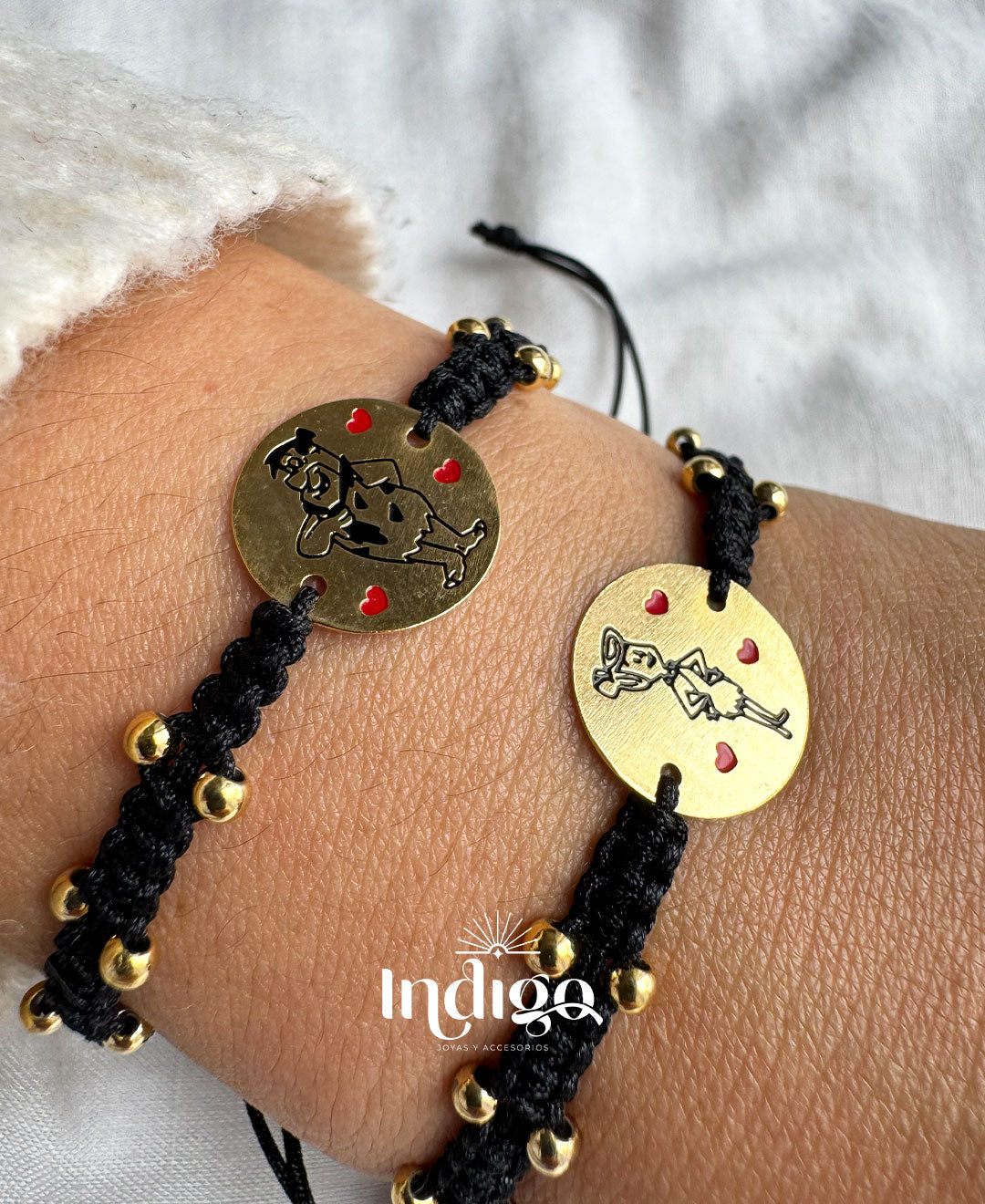 🪨 Pulsera Doble Negra con Dijes Estilo Picapiedras