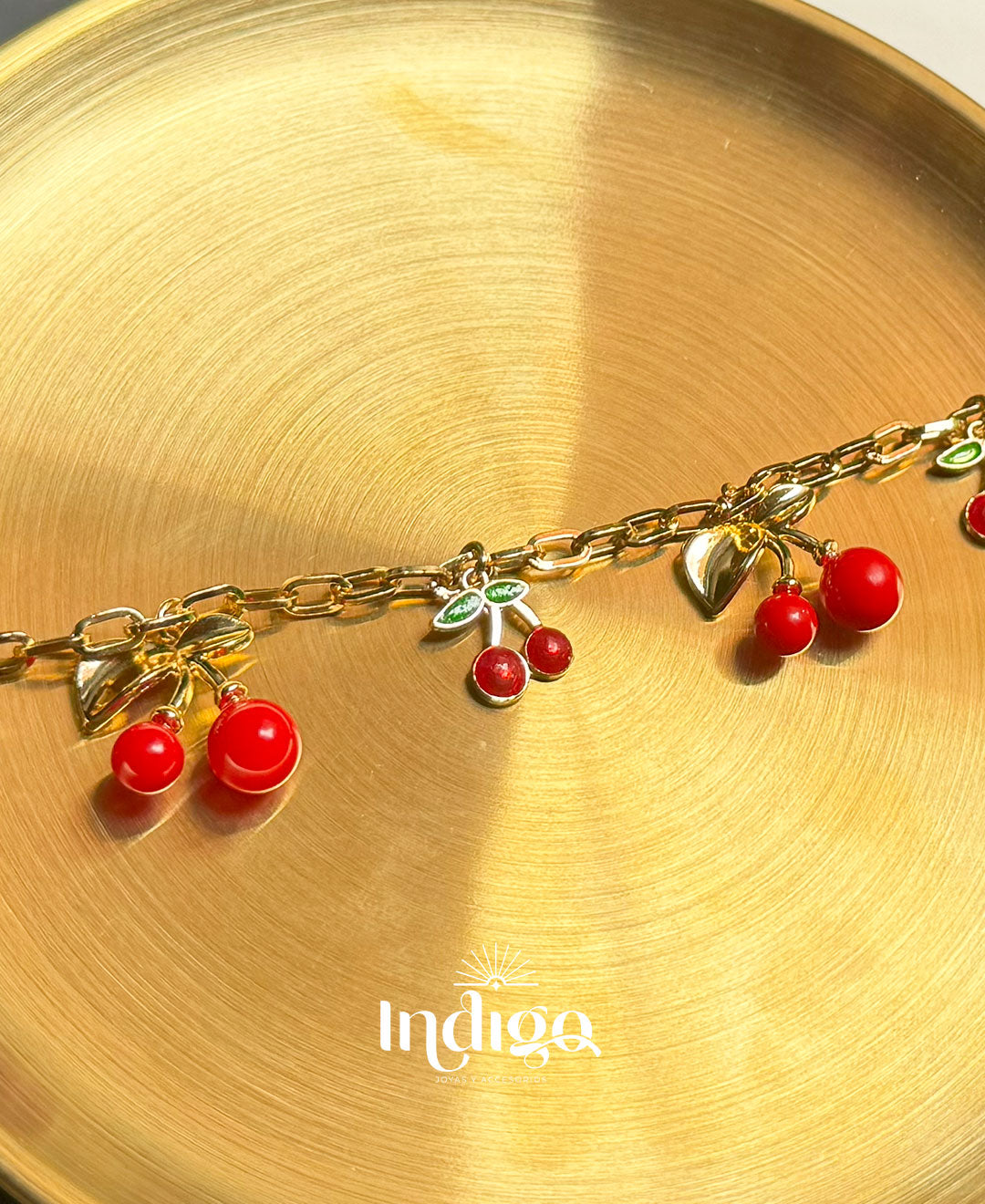 🍒 Pulsera Dorada con Dije de Cereza