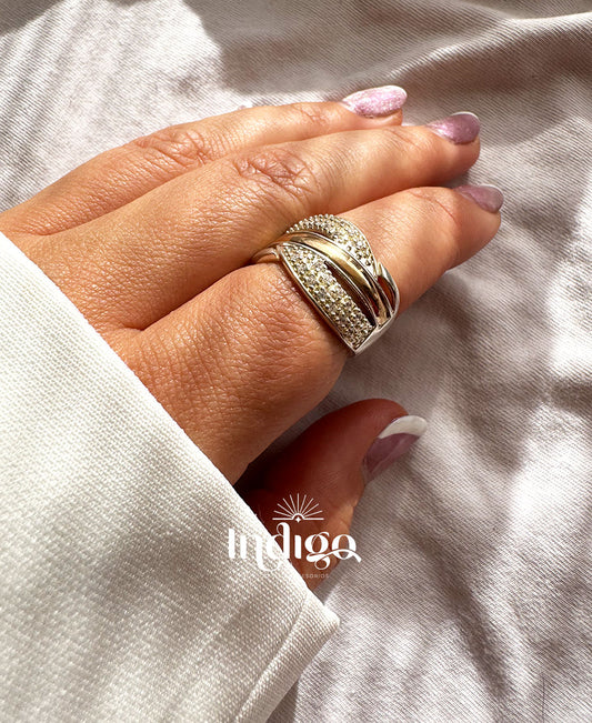 💎 Anillo en Plata con Diseño Entrelazado y Brillo Intenso