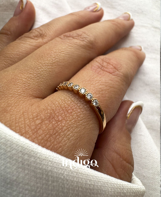 💫 Anillo con Puntos de Circones Pequeños