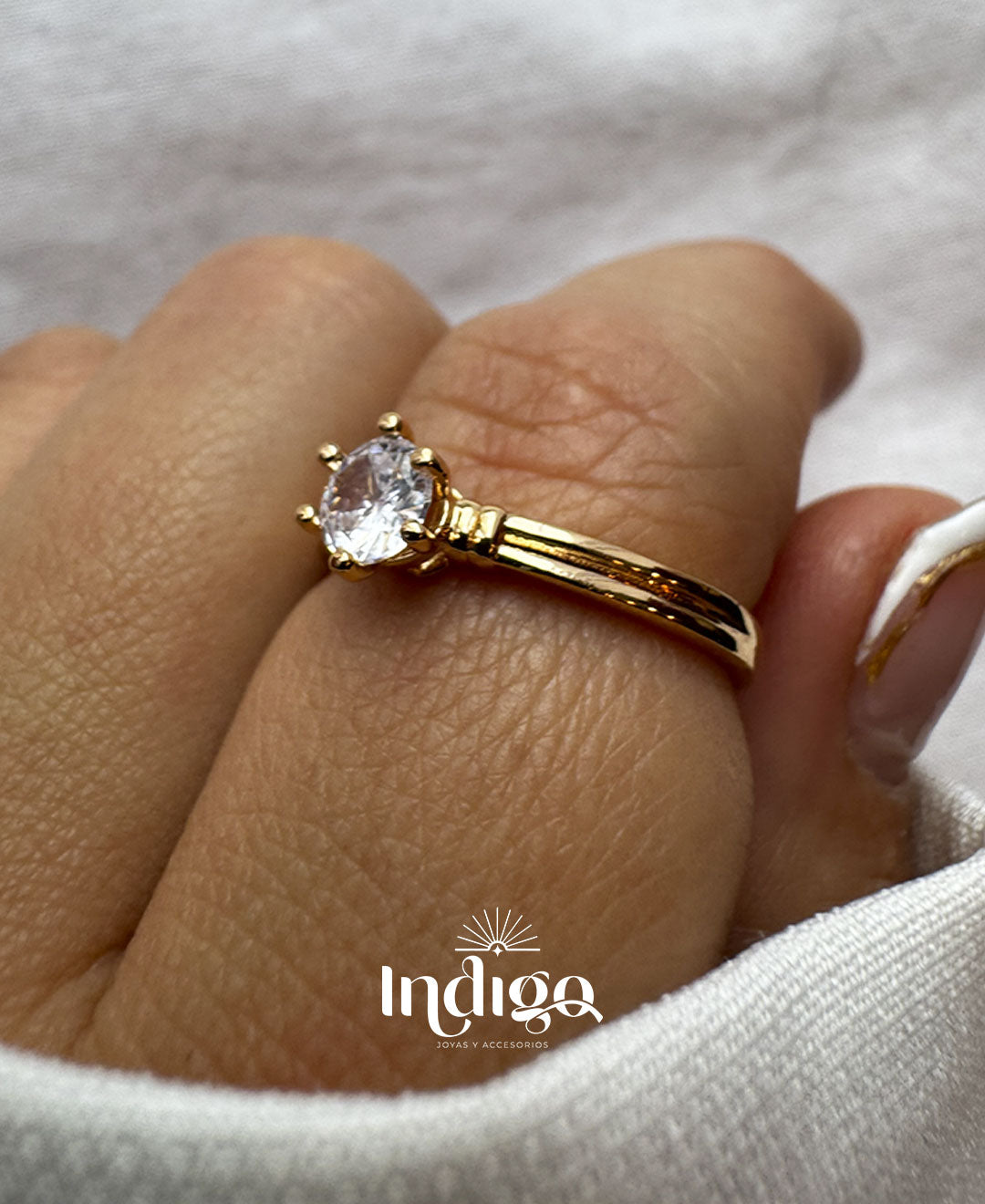 💎 Anillo con Circón Grande Central