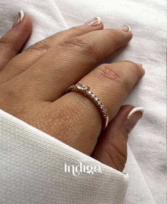 💎 Anillo con Circón Pequeño Central