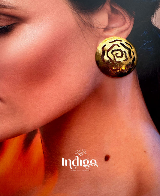 🌹 Arete Diseño Artesanal en Forma de Rosa