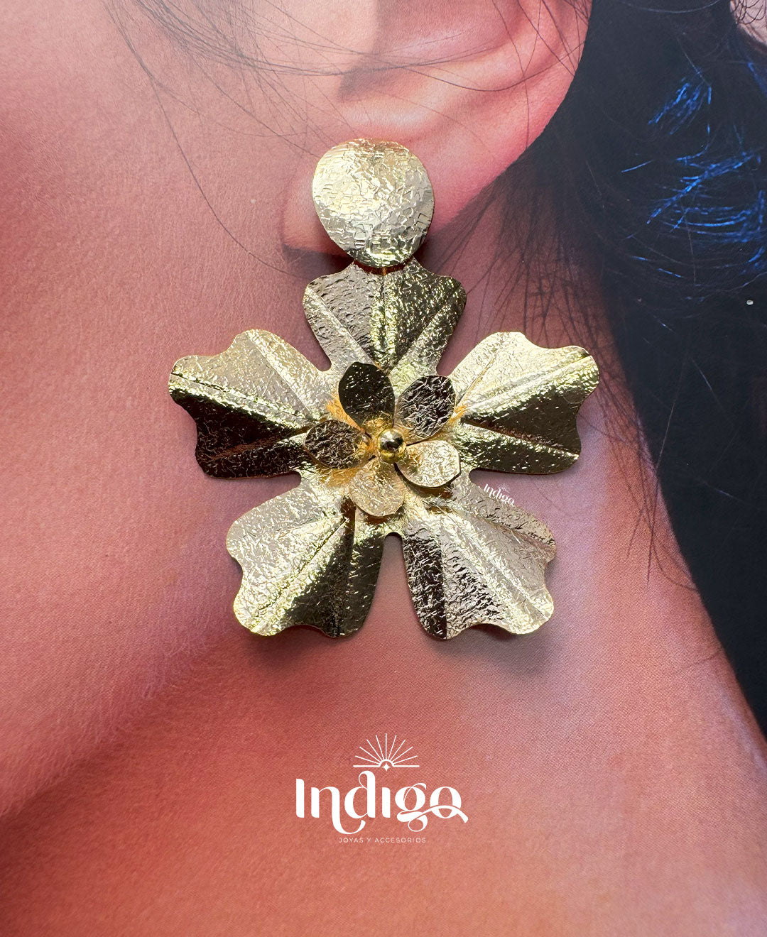 🌼 Maxi Arete en Bronce Dorado Flor Doble con Textura Rústica 🌼