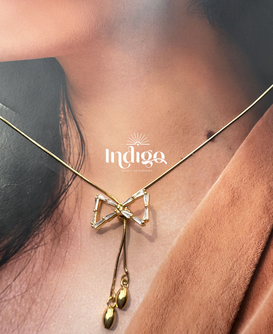 🎀 Juego de Cadena Lisa y Aretes en Moño