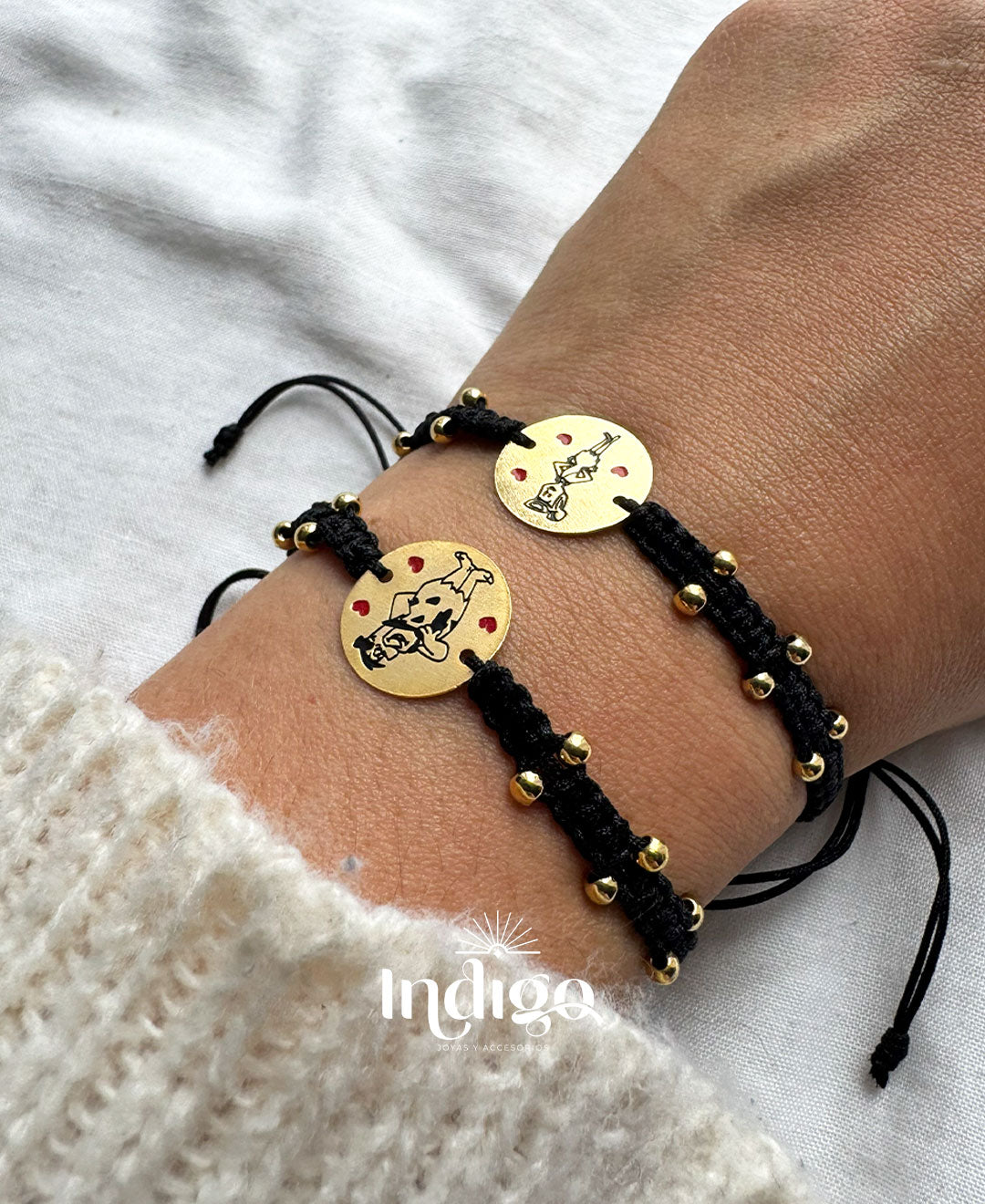 🪨 Pulsera Doble Negra con Dijes Estilo Picapiedras
