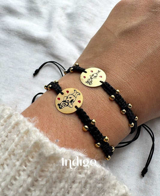 🪨 Pulsera Doble Negra con Dijes Estilo Picapiedras