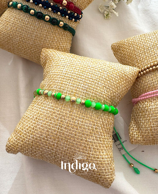 ✨ Pulsera Neopreno Verde Fosforescente con Murano y Balín en Oro Laminado