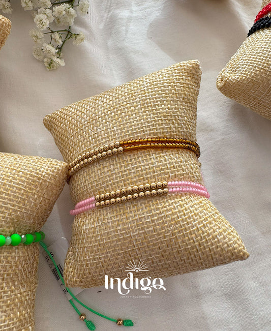 ✨ Pulsera en Mostacilla Rosada con balin No. 2 en Oro Laminado