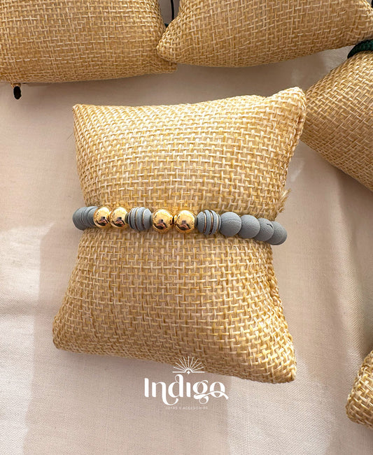 ✨ Pulsera Neopreno con Balín en Oro Laminado