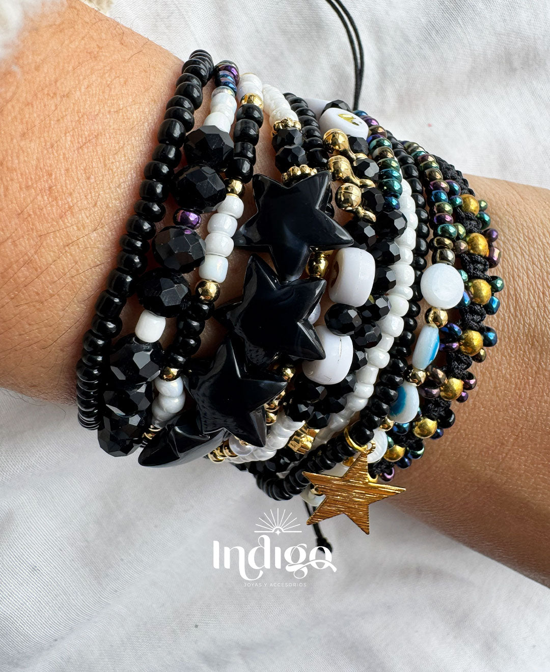 💫 Pulsera en Nailon Elástico con Mostacilla y Dijes – 11 Vueltas